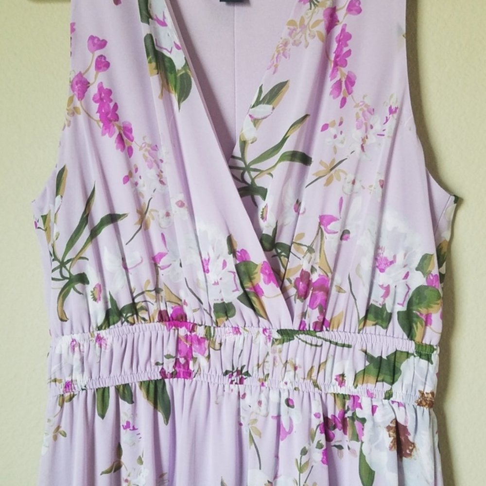Liz Claiborne- Floral V-Neck Mid-calf length dress - Picture 3 of 8